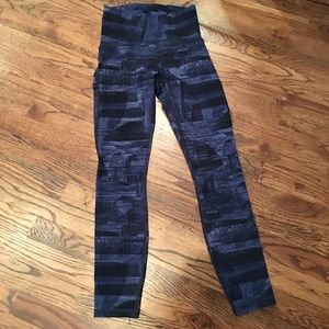 💙💜LULU LEMON SIZE 4 LEGGINGS💙💜